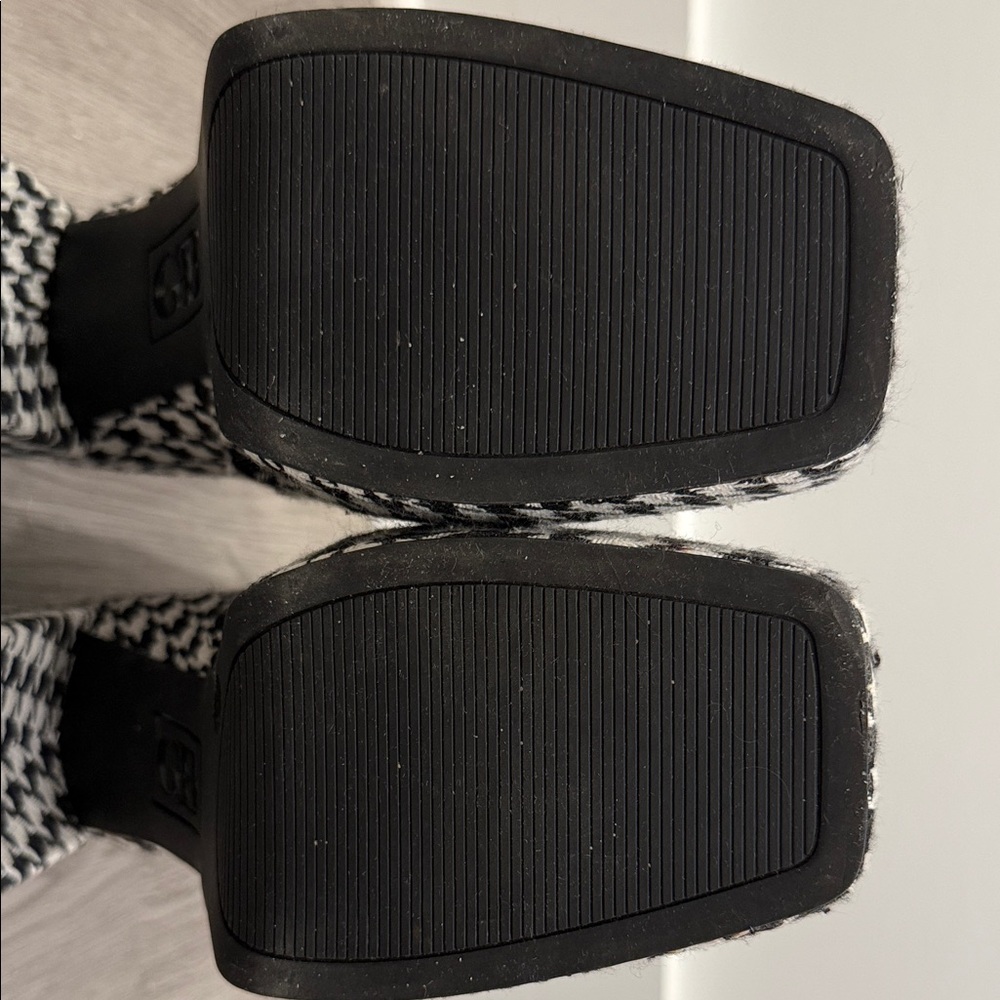 Gianni Bini So-Retro platform block heel bootie in houndstooth print - Picture 10 of 13